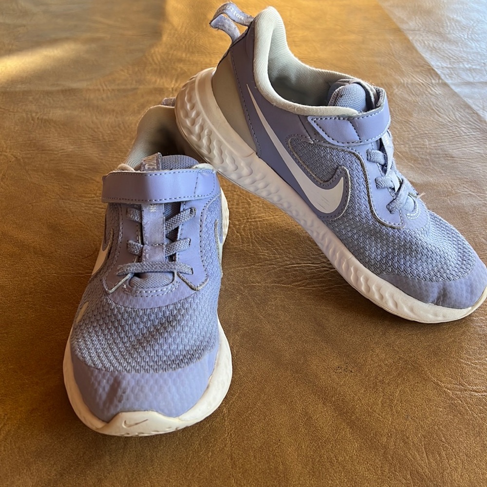 Nike Revolution Kids Size 1Y